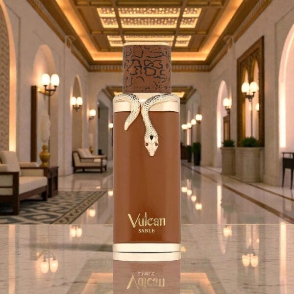 Parfum unisex Vulcan Sable de la French Avenue 100ml, flacon cilindric maro ciocolatiu cu ornament auriu în formă de șarpe.