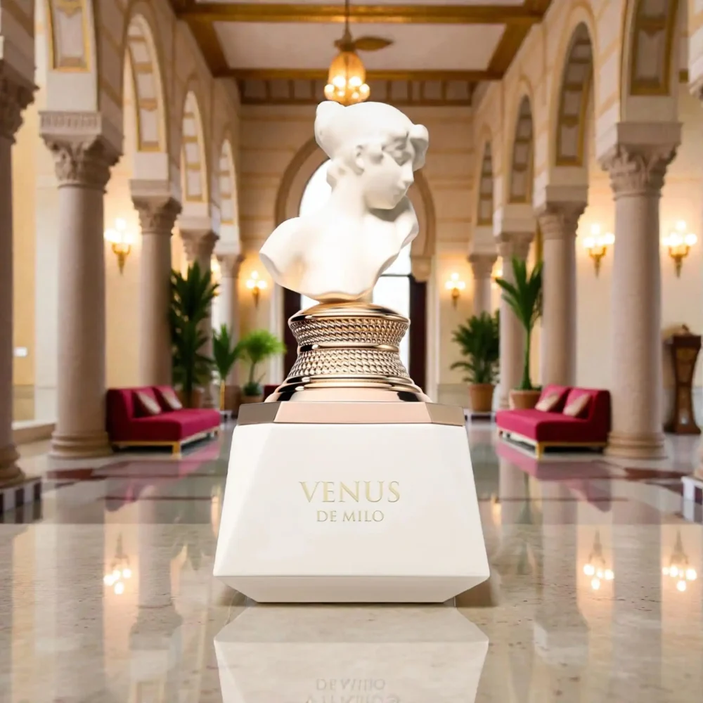 Parfum de damă Venus De Milo French Avenue, sticlă albă mată cu design statuar și detalii aurii.